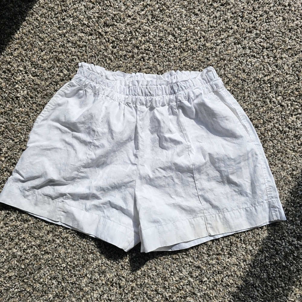 Classic White Elastic-Waist Women's Shorts